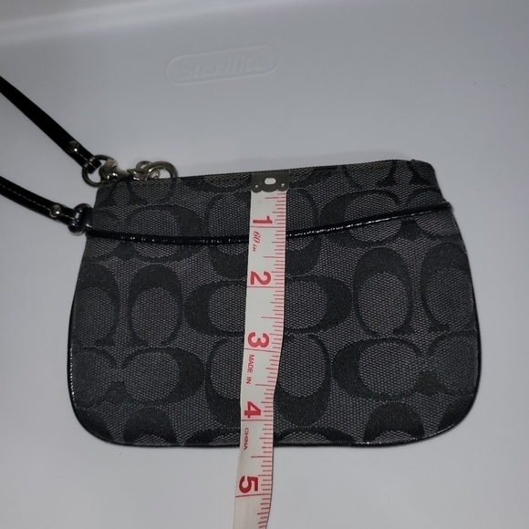 Vintage Coach Signature C Black Wristlet - Picture 12 of 13